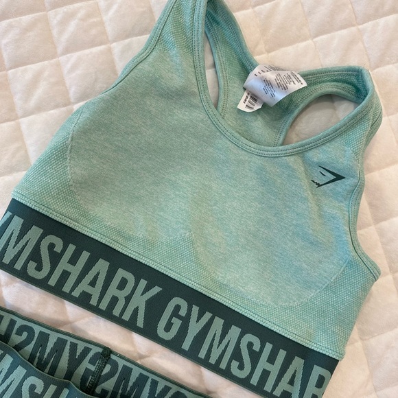 Gym shark set - Picture 3 of 3